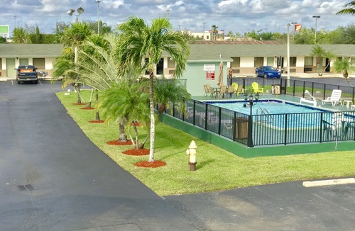 Florida City Hotel | Budget Host Inn Florida City