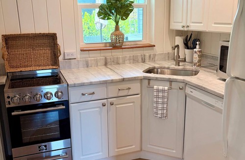 Alta Vista House | Bungalow on the Park-West