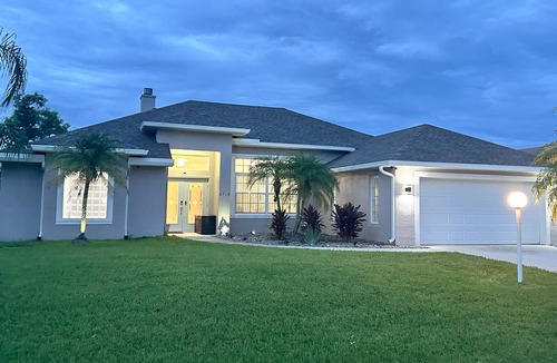 Port Saint Lucie House | By golf/beaches ~ Heated Saltwater Pool ~ King Bed