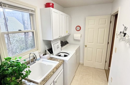 Charter Hills House | C-114 Discounted Concert Packages! Four Bs on Beech Mountain
