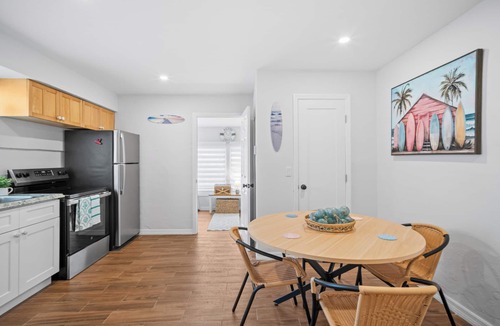 East Naples Cottage | C-LuCottage-2 Bdrm/1 Bath-3 Mins to 5th avexury