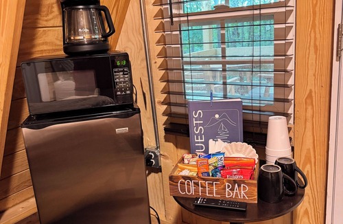Townville Cabin | Cabin 6/Cozy A-frame/LAKE HARTWELL/Green Pond&Broyles Lndgs/Clemson/Anderson