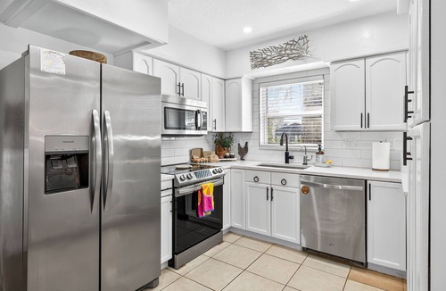 Tampa House | Callco Ranch Charming 3-bedroom+2 bathroom Ranch in nice Tampa with AC, WiFi
