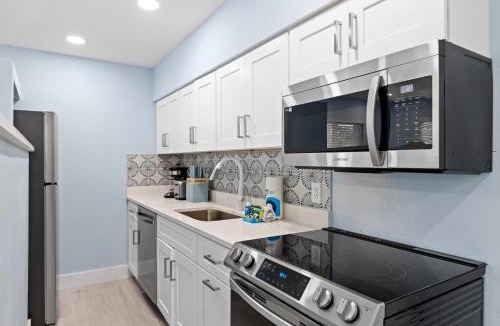 Sanibel House | Caloosa Retreat- 2BR Cottage at Palmview Inn of Sanibel with Bikes