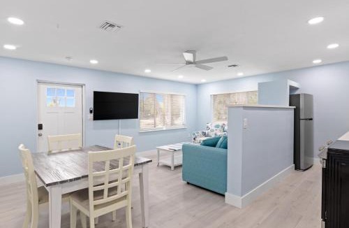 Sanibel House | Caloosa Retreat- 2BR Cottage at Palmview Inn of Sanibel with Bikes