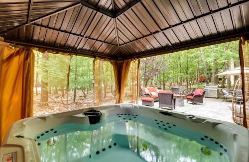 East Stroudsburg House | Camelback Pocono Getaway w/Hot Tub & Games!