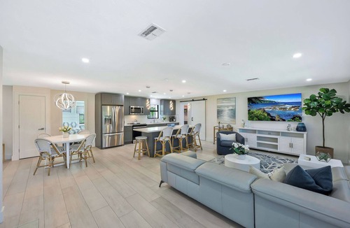 Connors House | Canal Dreamin | Heated Pool Mini Golf Waterfront Oasis Near Vanderbilt Beach