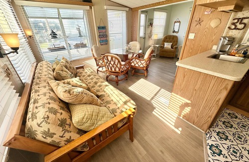 Nettles Island House | Canal front 2 BR 1.5 BA beach bungalow!