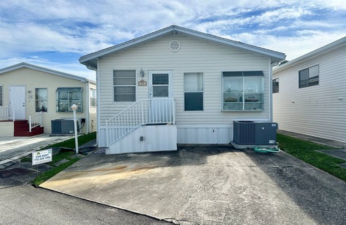 Nettles Island House | Canal front 2 BR 1.5 BA beach bungalow!