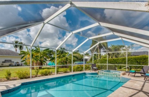 Caloosahatchee Villa | Canal Villa Yvonne in Cape Coral