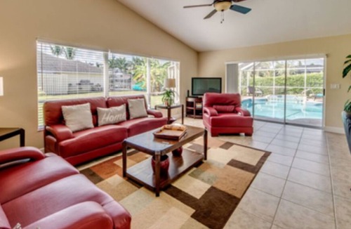 Caloosahatchee Villa | Canal Villa Yvonne in Cape Coral