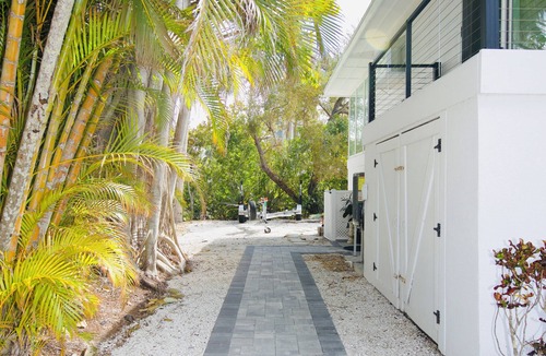 Bay Isle Condo | Canalfront Siesta key entire King suite