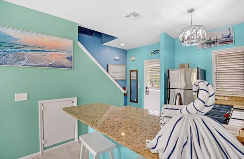 Marathon House | Canalside 2BR/1.5BA Bungalow Villa 7024 with Jetted Spa Pool: Village at Hawks Cay Villas