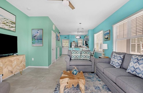 Marathon House | Canalside 2BR/1.5BA Bungalow Villa 7024 with Jetted Spa Pool: Village at Hawks Cay Villas