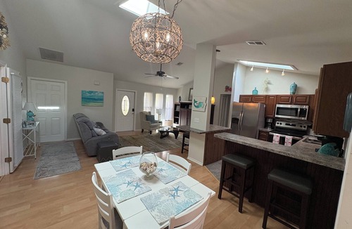 Fort Myers House | Cape Coral- 3 bedroom, 2 bath, beautiful yard with hottub & lanai; pets allowed.