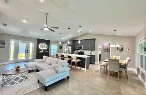 Diplomat House | Cape Coral Waterfront Oasis