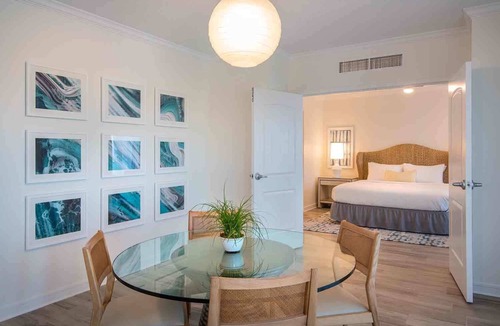 Marathon Hotel | Captain's Suite in Duck Key | Island View & Pools