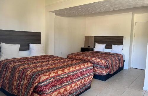 Everglades City Hotel | Captain's Table Hotel by Everglades Adventures