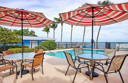 Captiva Cottage | Captiva Cottage #4 Bayfront 1 Bedroom /1 Bath Cottage