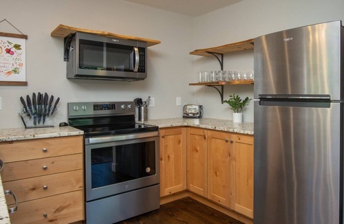 Cedar Mountain House | Cardinal`s Nest -Pet Friendly Cabin Near Dupont