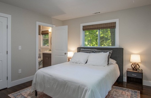 Cedar Mountain House | Cardinal`s Nest -Pet Friendly Cabin Near Dupont