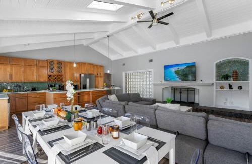 Carrollwood House | Carroll Cove Renovated Pool Home Sleeps 14 Carrollwood, Tampa