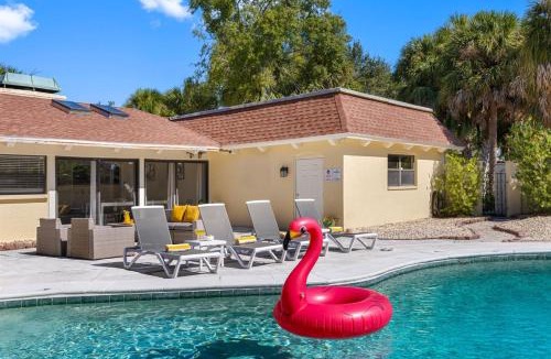 Carrollwood House | Carroll Cove Renovated Pool Home Sleeps 14 Carrollwood, Tampa