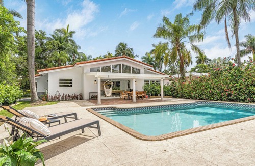 Northeast Miami House | Casa Belle Meade. Waterfront Holiday Home.