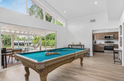 Northeast Miami House | Casa Belle Meade. Waterfront Holiday Home.