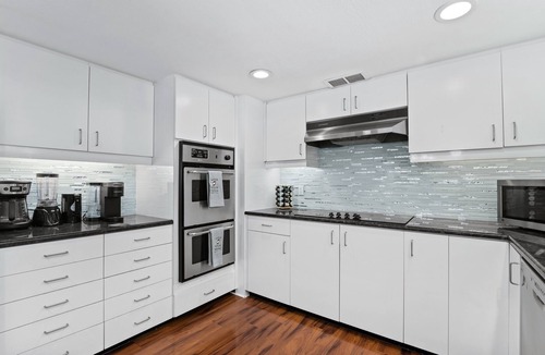 Bay Isle House | Casa Leone | Heated Pool & Spa, Pet Friendly, Putting Green