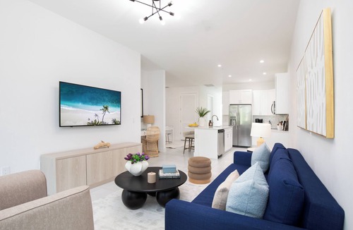 East Naples Villa | 'Casa Monet' 10min to 5th Ave/Beach,POOL, 3B/2BWalk to Naples Pickleball Center