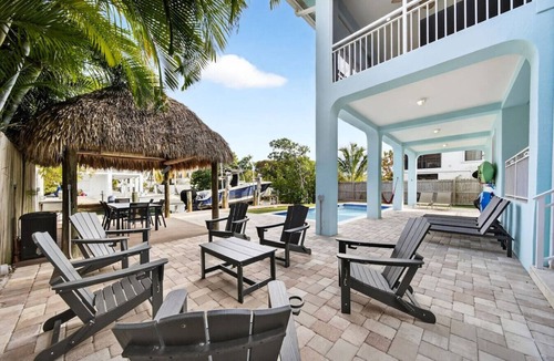 Tavernier House | Casa Paraiso Keys Retreat- Pool, Dock & Family