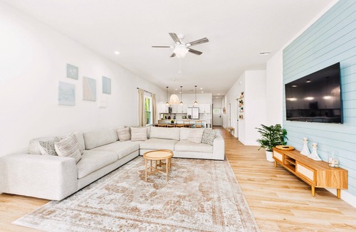 Jensen Beach House | Casa Rio-Playa- New 4BR Retreat w/Pool