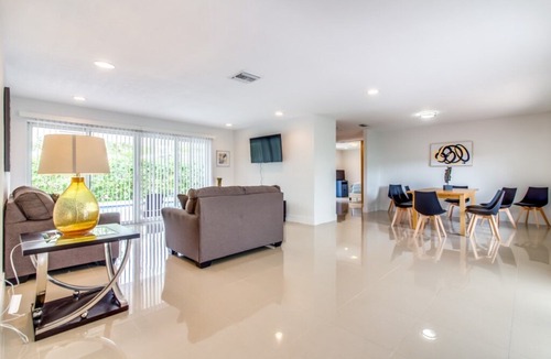Highland Lakes Villa | Casablanca Luxury Home Sleeps 16 - 5BR 3BTH