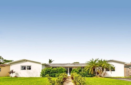 Highland Lakes Villa | Casablanca Luxury Home Sleeps 10 - 5BR 3BTH