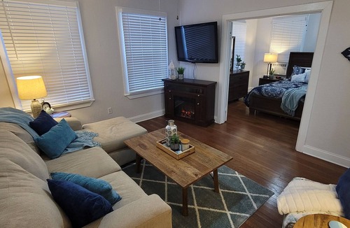 Courier City - Oscawana Apartment | Casablanca of Hyde Park - Suite 1 - 5 Star Corporate