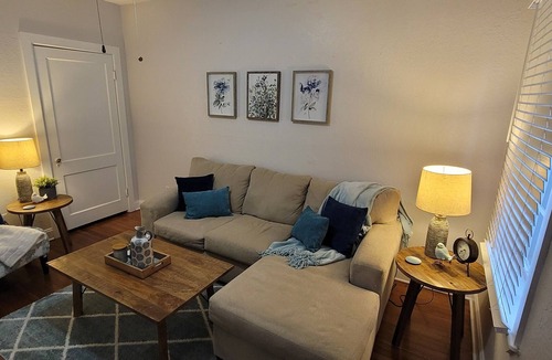 Courier City - Oscawana Apartment | Casablanca of Hyde Park - Suite 1 - 5 Star Corporate