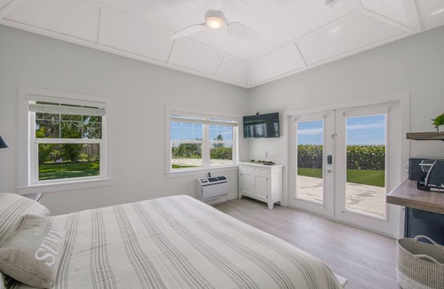 Nokomis Hotel | Casey Key Resorts - Beachfront