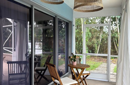 Fort Pierce Cottage | Casita Luna Beautifully decorated sunny boho retreat