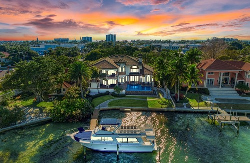 Saint Armands Key House | Castle on the Bay Estate-St. Armands-Lido Beach-6 BD-Pool-Spa, Boat-Jet Ski Dock