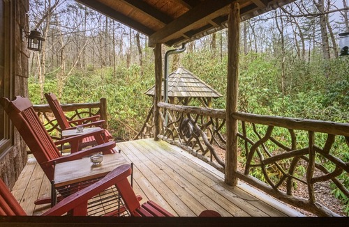 Cashiers House | Central! Charming and Luxurious Privacy with 2 Master Beds - Close to Everything