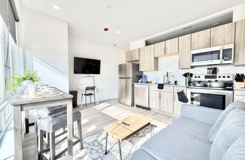Poplar Apartment | Central Philly 1Br Apt with Gym
