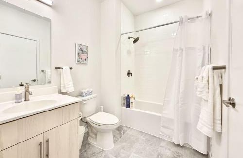 Poplar Apartment | Central Philly 1Br Apt with Gym