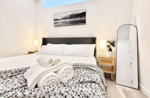 Poplar Apartment | Central Philly 1Br Apt with Gym