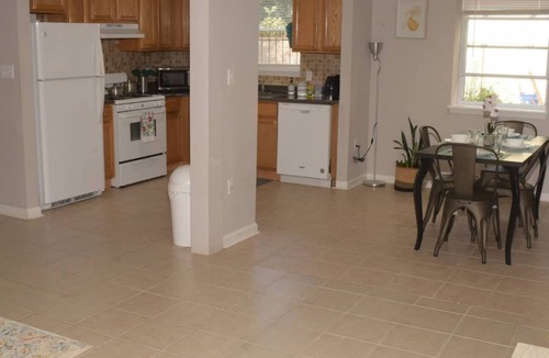 Ampere Apartment | Centrally located apt. ideal for business & pleasure.