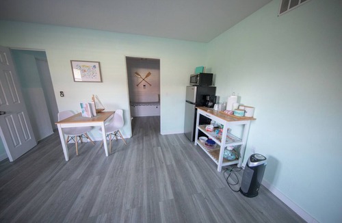 Southgate Apartment | Centrally Located Charming Beach Suite in Sarasota