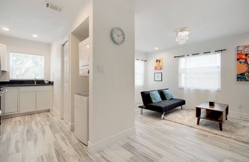 Ballast Point Apartment | Centrally Located Tampa Bayshore Home