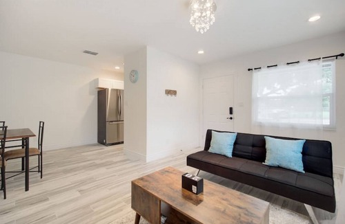 Ballast Point Apartment | Centrally Located Tampa Bayshore Home