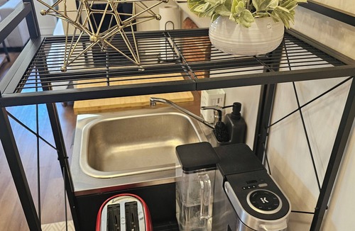 Meadowlawn Apartment | Charming 1-bedroom loft in wonderful St. Petersburg with Pool, WiFi, AC