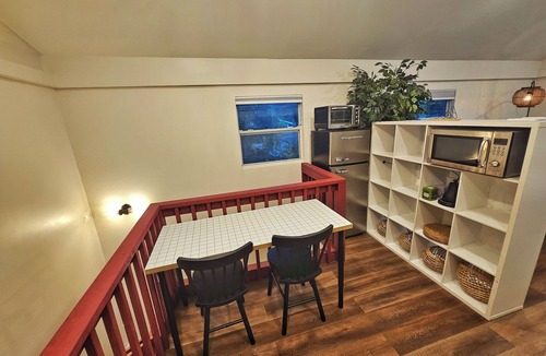 Meadowlawn Apartment | Charming 1-bedroom loft in wonderful St. Petersburg with Pool, WiFi, AC